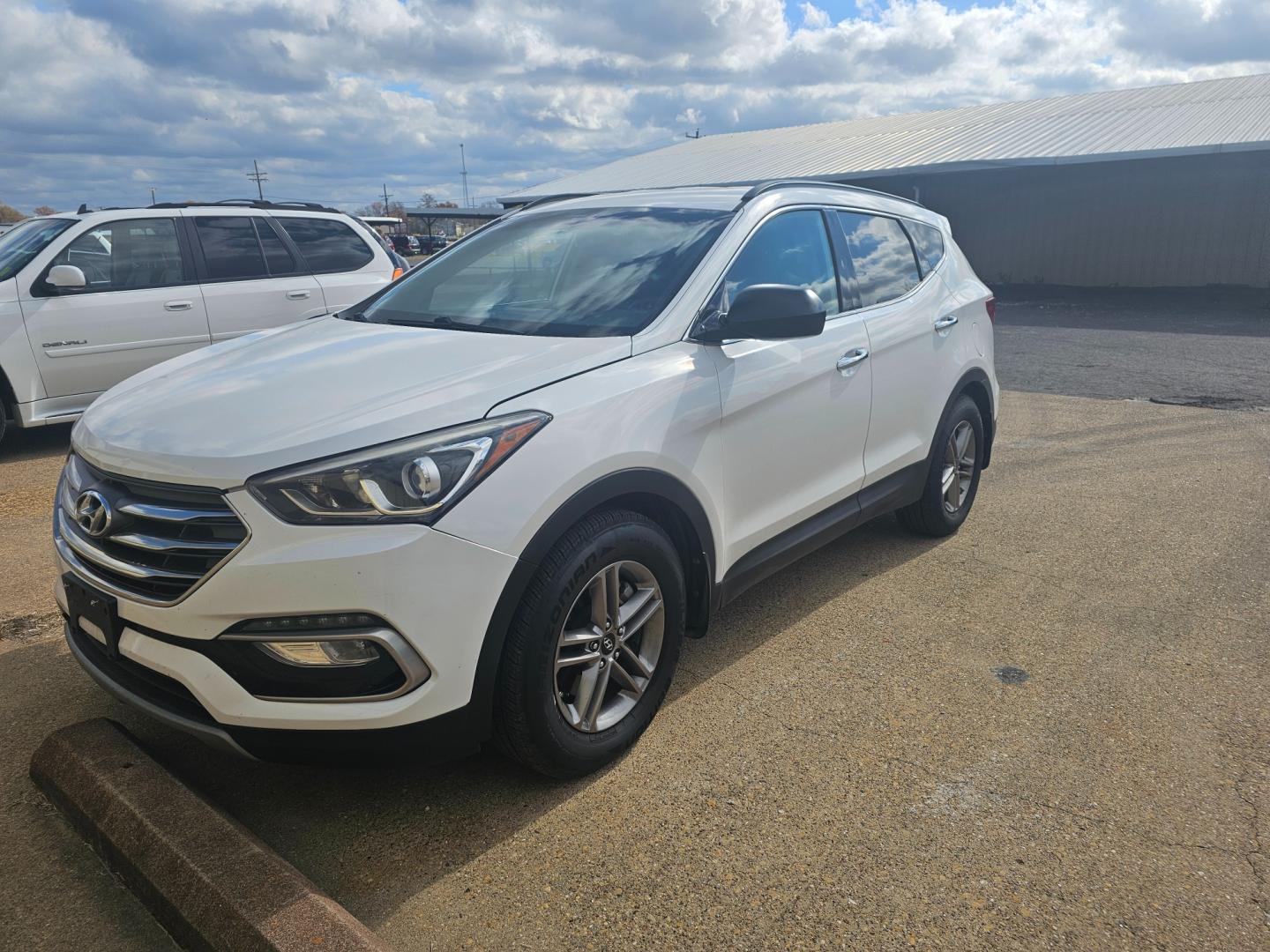 2017 WHITE Hyundai Santa Fe Sport 2.4 FWD (5NMZU3LB8HH) with an 2.4L L4 DOHC 16V engine, 6A transmission, located at 533 S Seven Points BLVD, Seven Points, TX, 75143, (430) 255-4030, 32.313999, -96.209351 - Photo#0